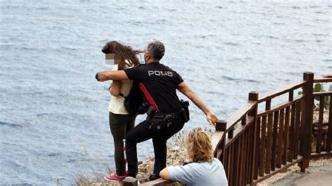 A­n­t­a­l­y­a­’­d­a­ ­p­o­l­i­s­ ­g­e­n­ç­ ­k­ı­z­ı­ ­ö­l­ü­m­d­e­n­ ­b­ö­y­l­e­ ­k­u­r­t­a­r­d­ı­!­
